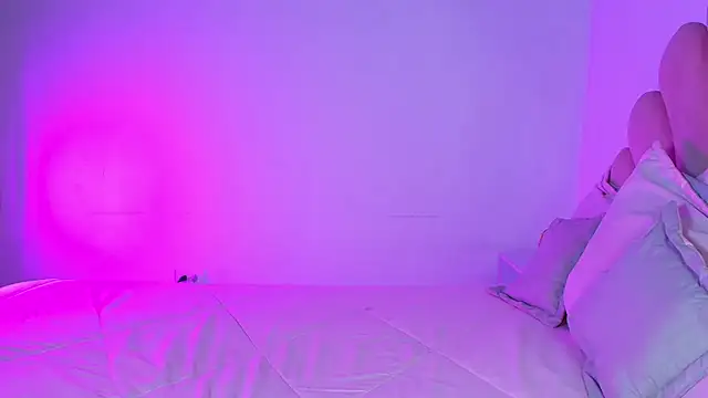 MiaColucci18 élő XXX-chatje