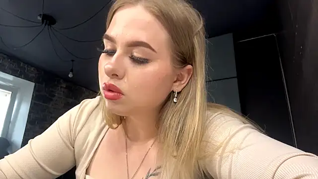 MiaLiluna's Live XXX Chat