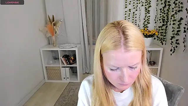 Chat XXX en directo de Laly_Peach