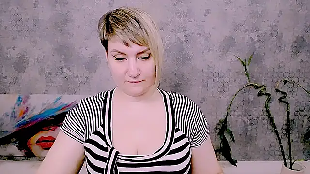 Djullia élő XXX-chatje