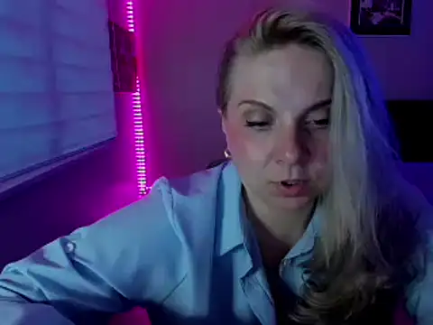 callme_iva's Webcam Show