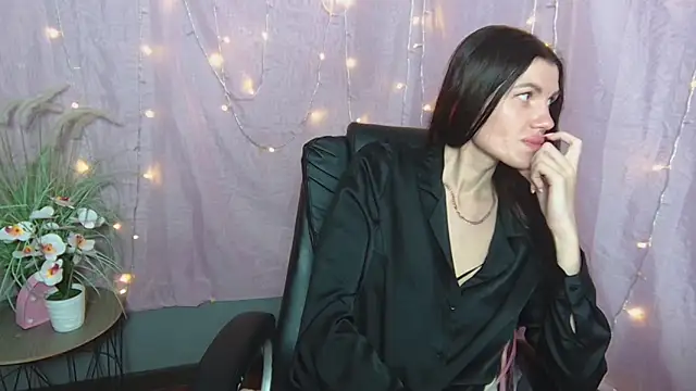 MilaLoona's Live XXX Chat