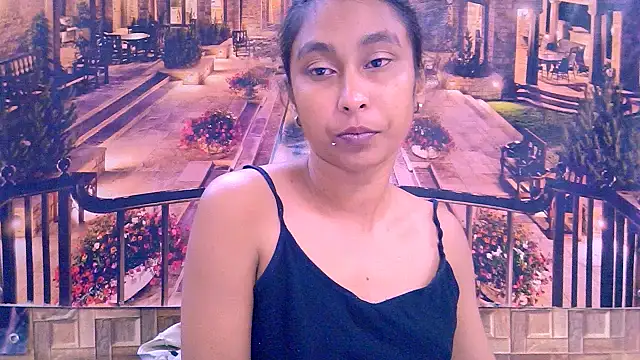 IndianSexyButt Adlı Modelin Canlı XXX Sohbeti