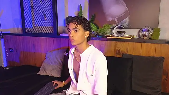 دردشة AlanCutee الجنسية المباشرة