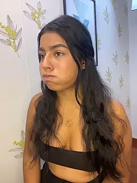 Laia_white Adlı Modelin Canlı XXX Sohbeti