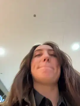 Pertunjukan Kamera Web Tiny_Anny