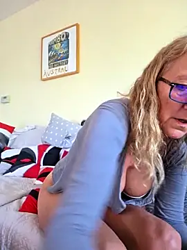 HotWifeLyn68 Live XXX-Chat