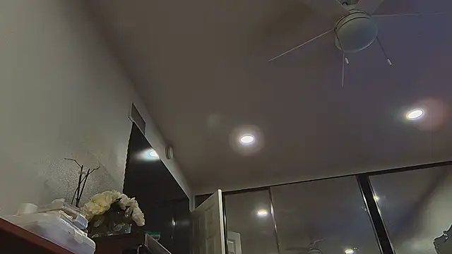 lavender_spits' Live XXX Chat