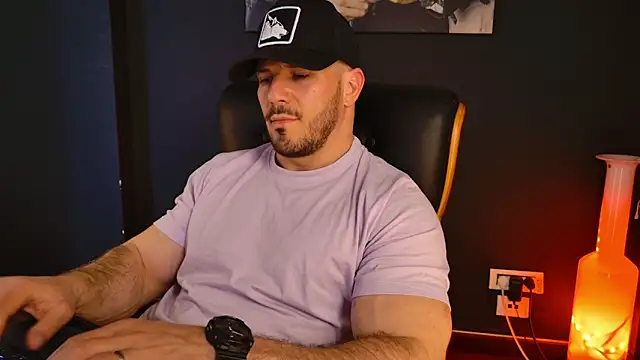 دردشة AngeloEric الجنسية المباشرة