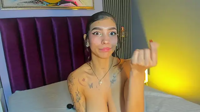 LauraAristizabal's Live XXX Chat