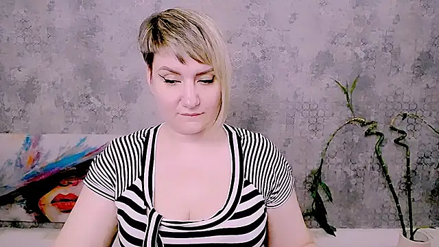 XXX chat uživo modela Djullia