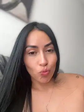areviklusine1 Live XXX Chat
