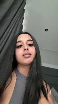 LilMisIndianx Show in webcam