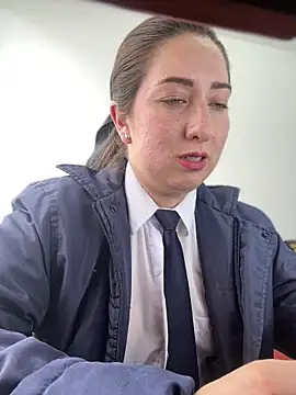 suzy-111 – Naživo XXX chat