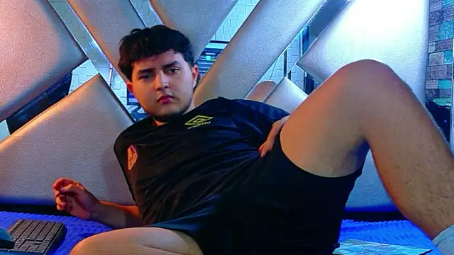 Oliver_Jamees: вебкам-шоу