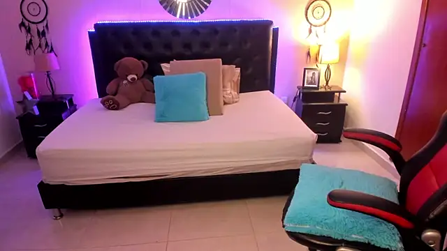 LolaVillalobos: онлайн-секс-чат