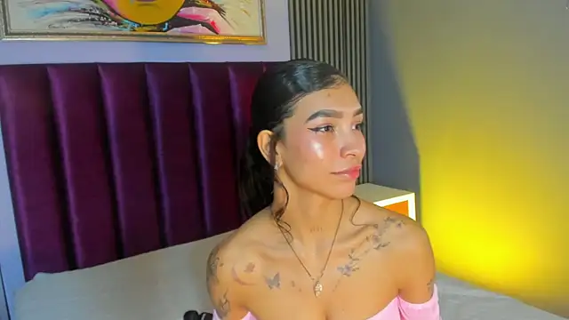 LauraAristizabal's Live XXX Chat