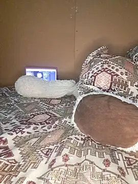 BlackMaskedBear Show in webcam