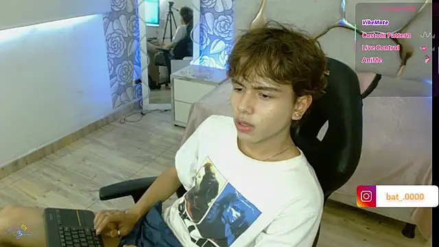 Elian_tay's Webcam Show