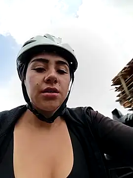 Show modela CAROLINE__07 na web-kameri