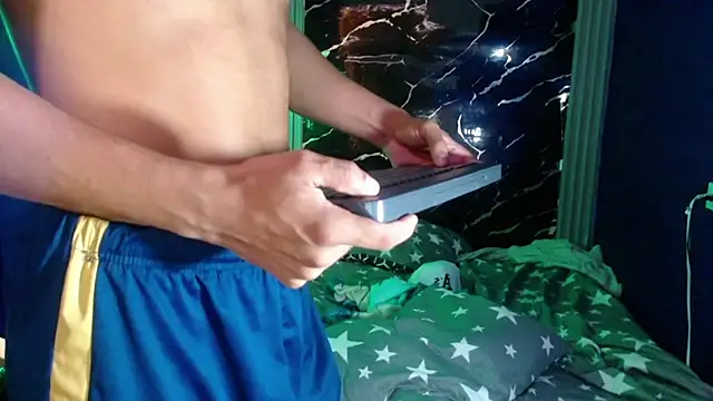 jamescurly00のウェブカメラショー