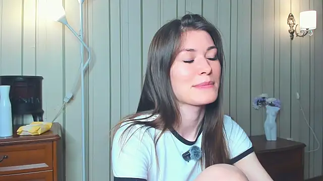 JulissaLipoma: διαδικτυακό σόου στην κάμερα