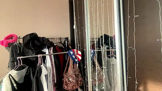 Show modela virusDoll na web-kameri