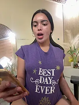 TS-SimplyTheBest Adlı Modelin Canlı XXX Sohbeti