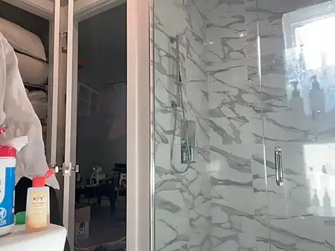 Pokazy przed kamerką – 69woodinson