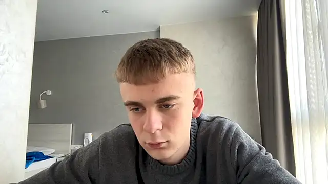 Show modela SoloFury na web-kameri