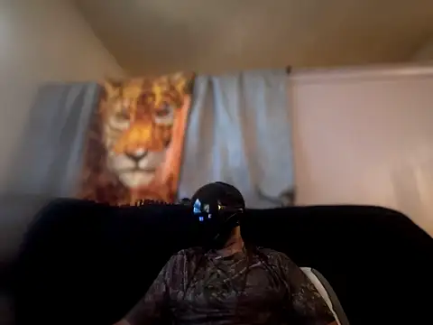 ThrowedWorldWide élő XXX-chatje