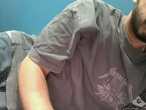 Precumboner élő XXX-chatje