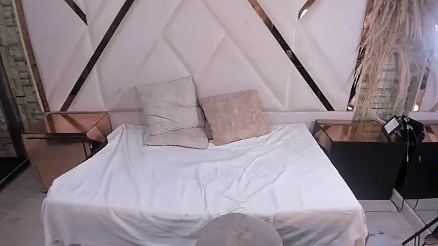 Chat XXX en directo de Shara_Oz