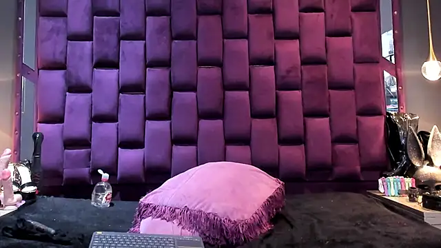 MilaRiva: απευθείας συνομιλία ΧΧΧ