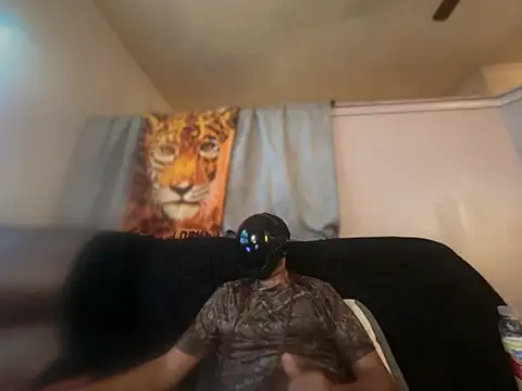 ThrowedWorldWide élő XXX-chatje