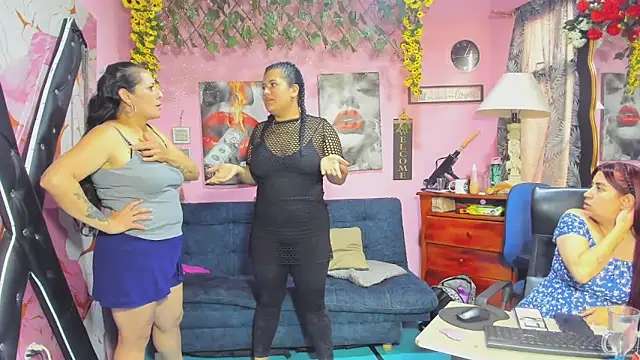 Pokazy przed kamerką – lesbiancuple