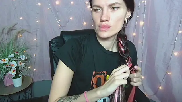 MilaLoona's Live XXX Chat