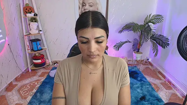 XXX chat uživo modela SALOOMEE__