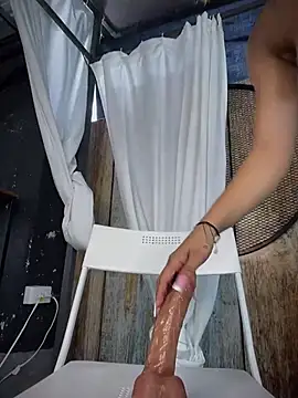 MystiqueXXX's Webcam Show