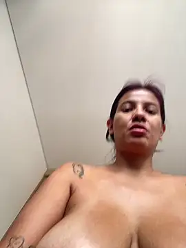 kitty__horny 现场XXX聊天