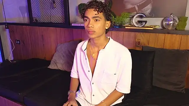 AlanCutee 现场XXX聊天