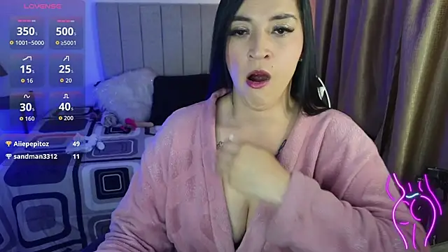 Majuu__: онлайн-секс-чат