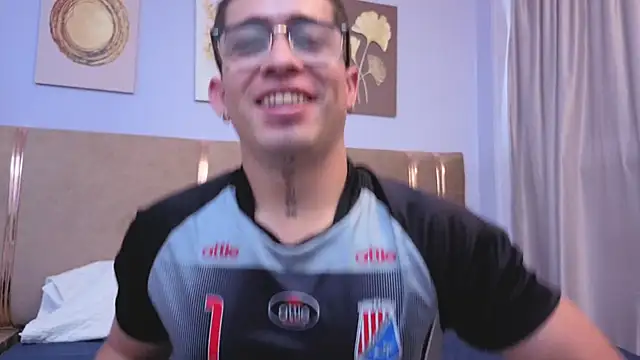 Tommas_Jhonsonn Webbikameraesitys