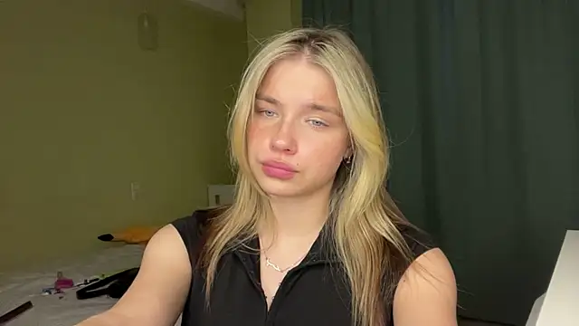 عرض كام EarthaStinett