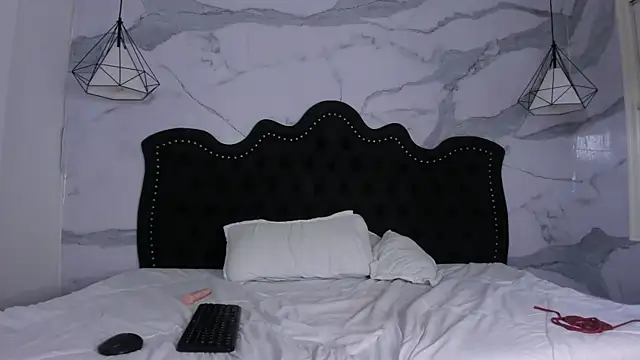 AMY_BIGTITS élő XXX-chatje