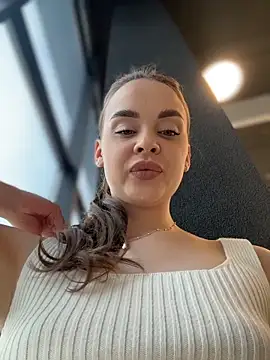 Chatroom XXX en direct de KristiRich