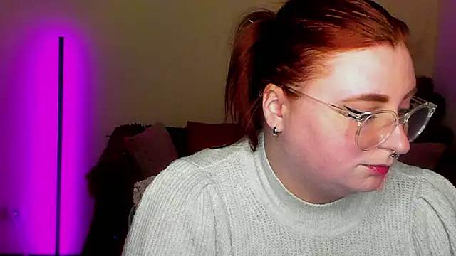 Chat +18 de Alicia_love00 ao vivo