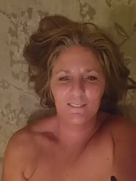 SultrySummer68 Adlı Modelin Canlı XXX Sohbeti