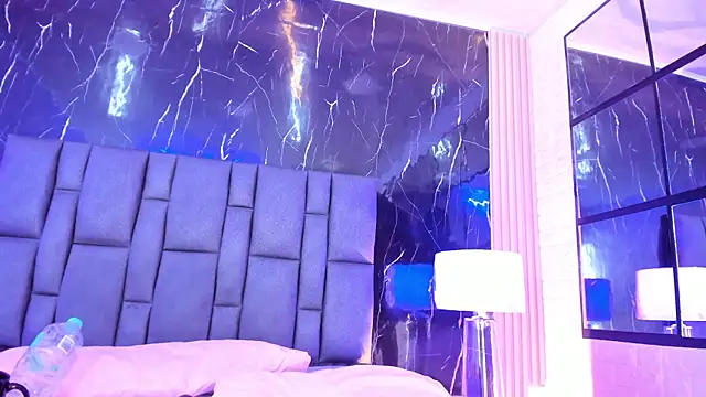 BustyGlow 现场XXX聊天