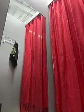 leilani_X Adlı Modelin Canlı XXX Sohbeti